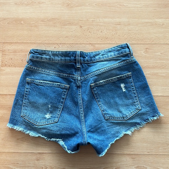 Divided H & M denim cut off shorts - Picture 4 of 6